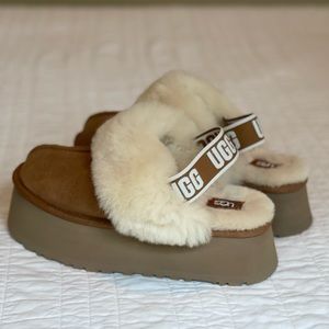 Ugg Funkette Suede Platform Slippers (size 8)